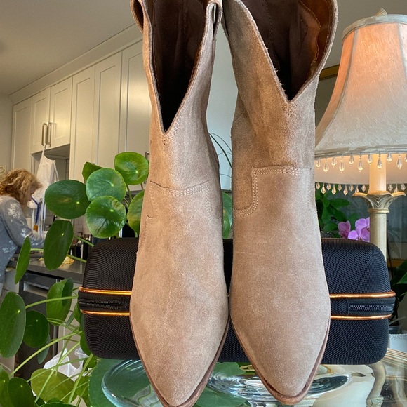 KAANAS: Women's Tan Suede Ankle Boots NWOT - Picture 1 of 3